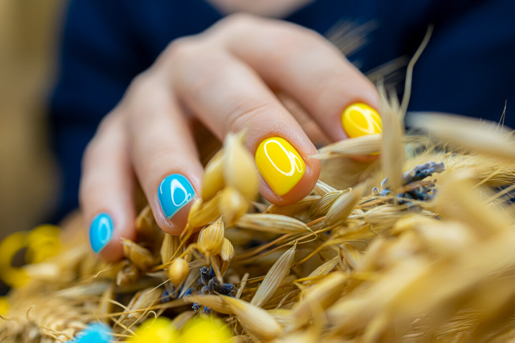 furry nails smell